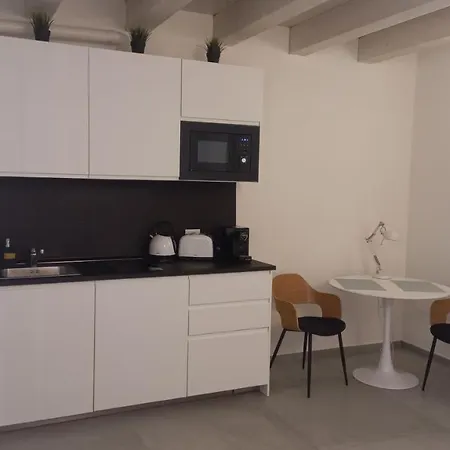 28 Ferrara